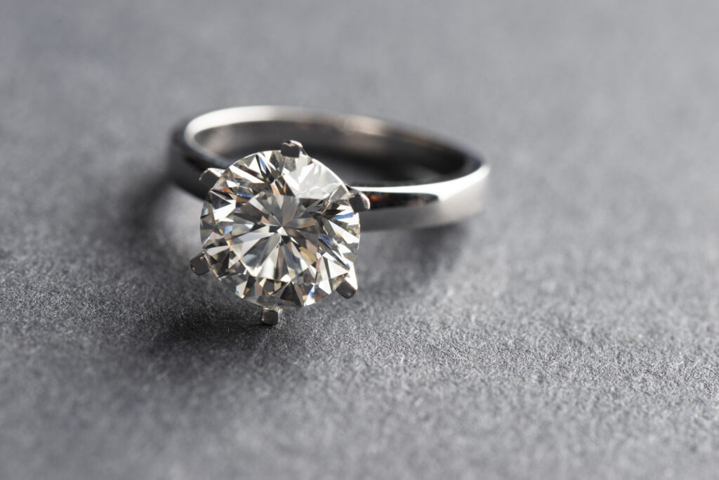 selling lab grown diamond ring